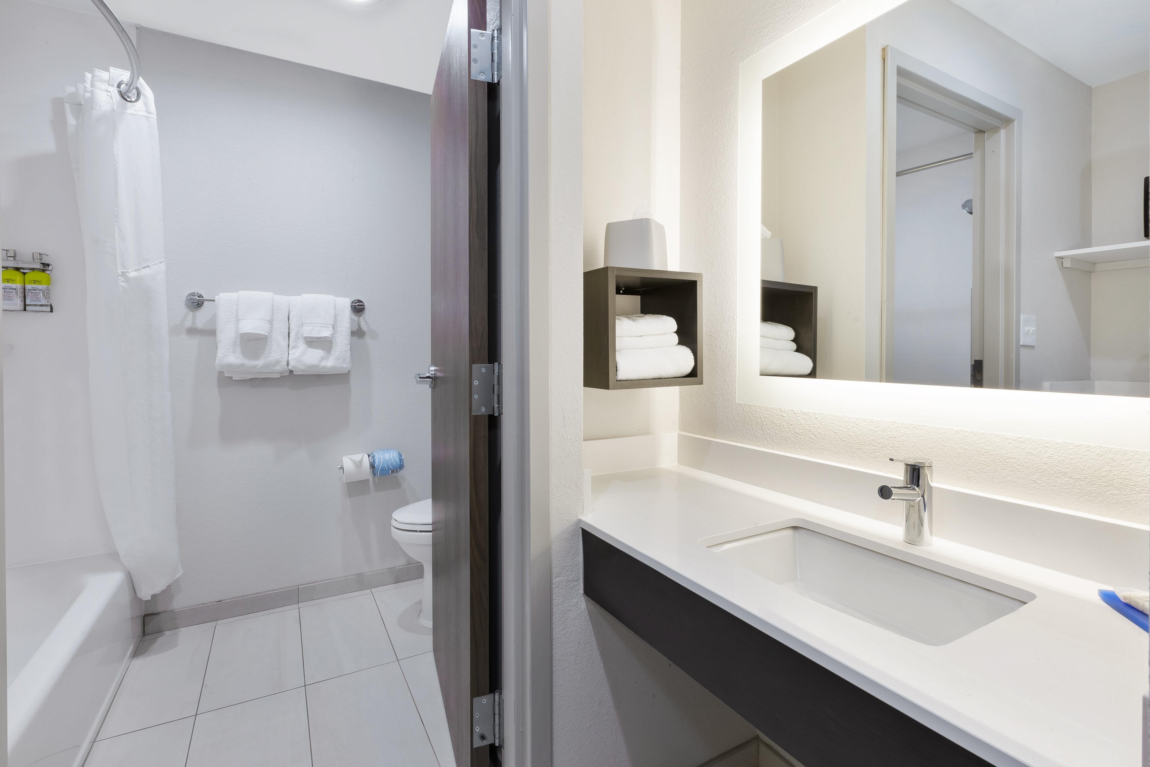 Holiday Inn Express Detroit-Warren/General Motors Technology Center By Ihg Exterior photo