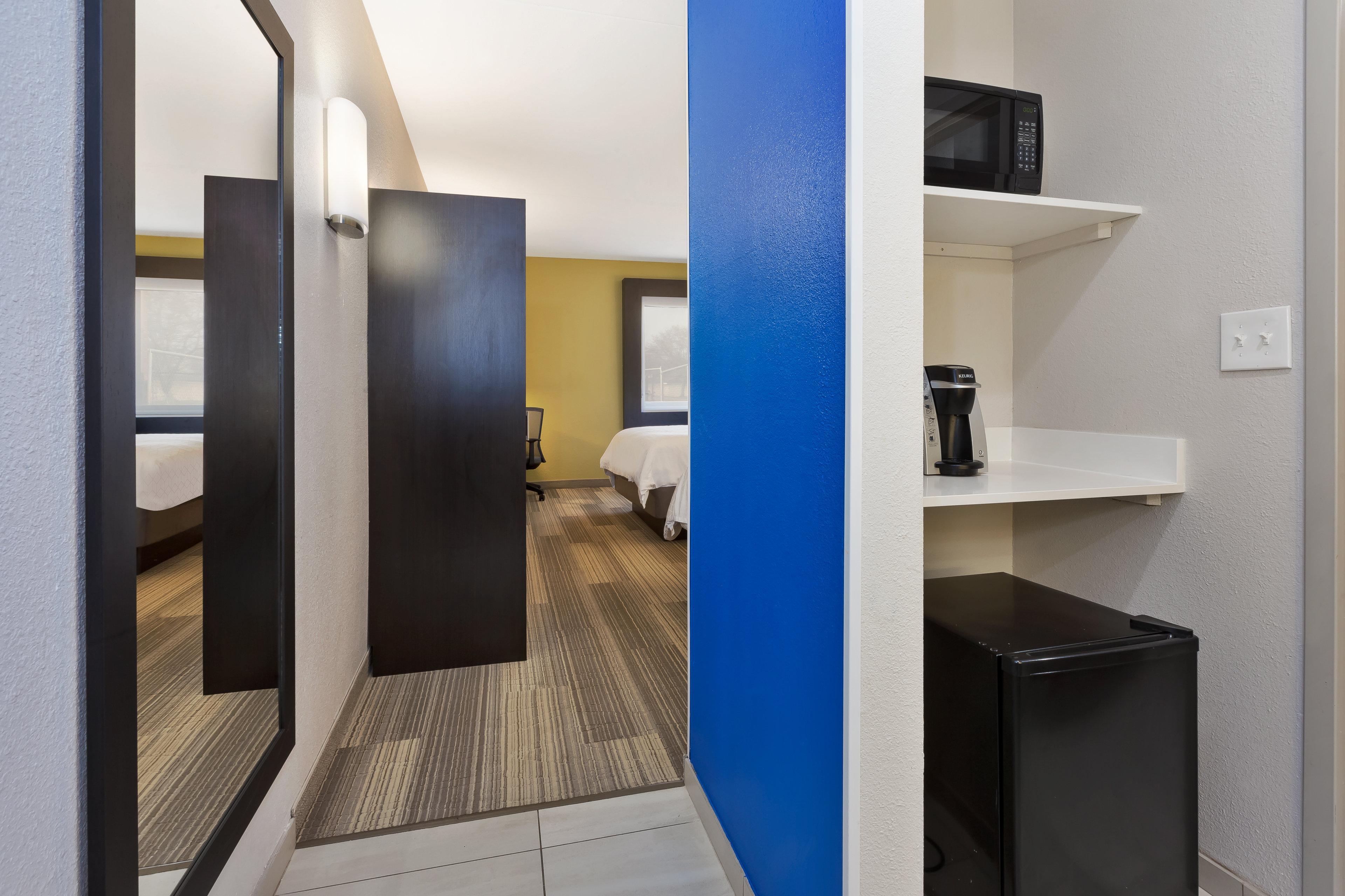 Holiday Inn Express Detroit-Warren/General Motors Technology Center By Ihg Exterior photo