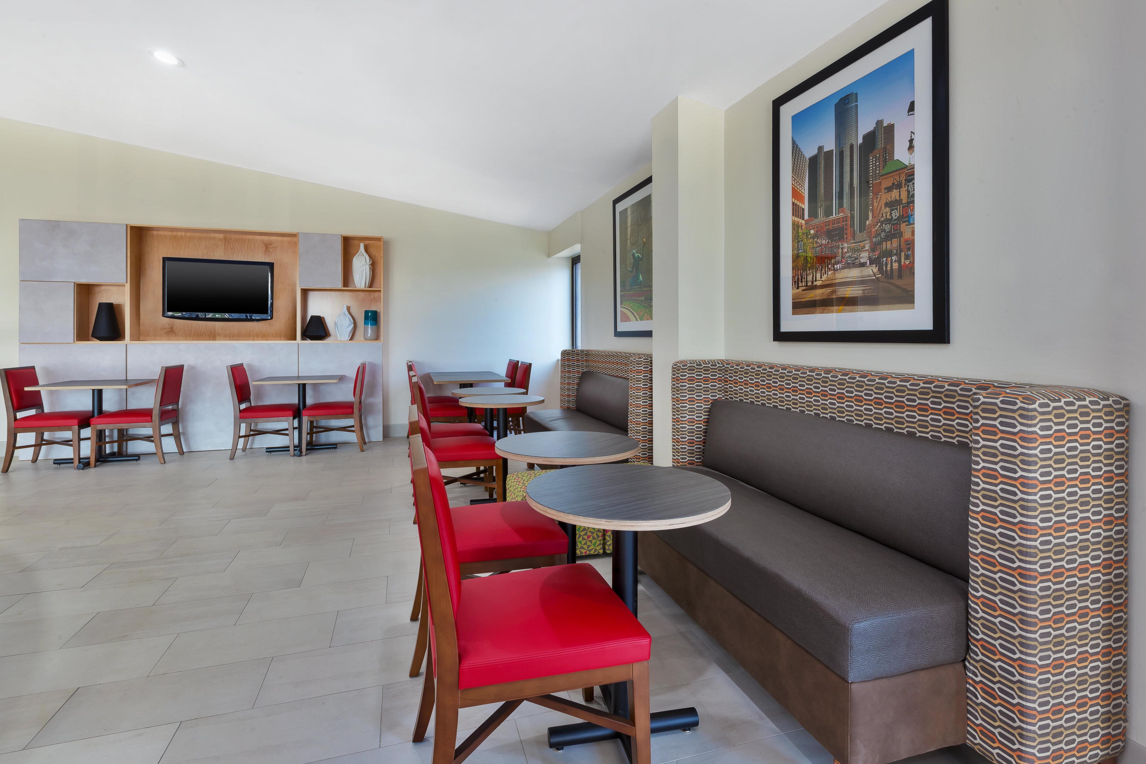 Holiday Inn Express Detroit-Warren/General Motors Technology Center By Ihg Exterior photo