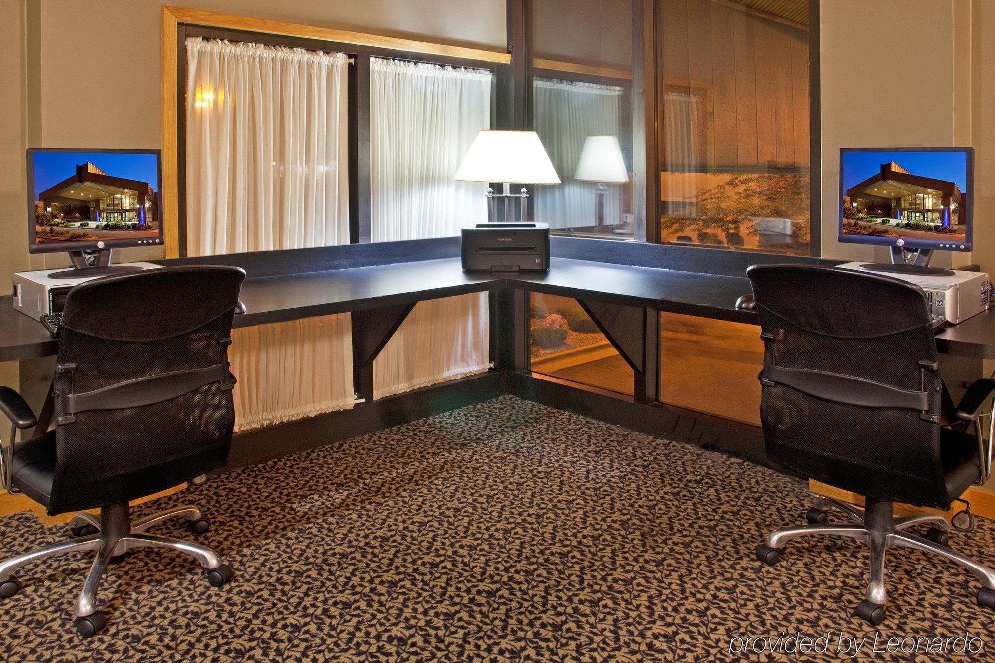 Holiday Inn Express Detroit-Warren/General Motors Technology Center By Ihg Facilities photo
