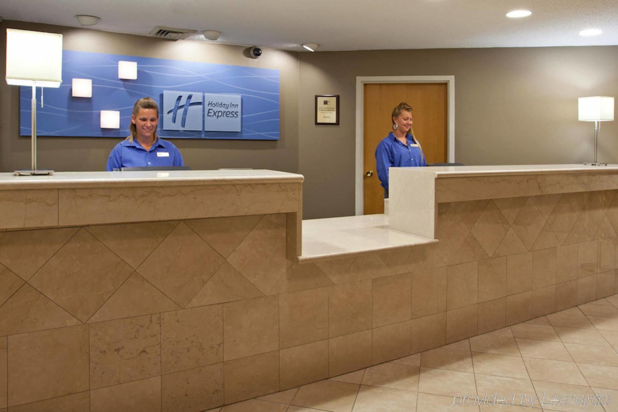 Holiday Inn Express Detroit-Warren/General Motors Technology Center By Ihg Exterior photo