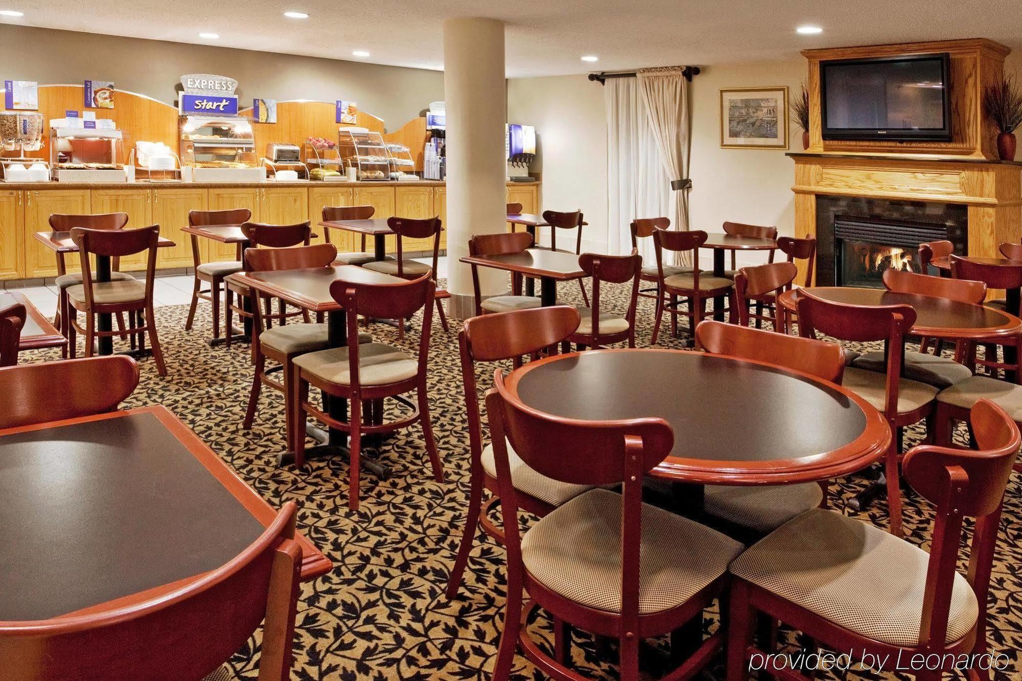 Holiday Inn Express Detroit-Warren/General Motors Technology Center By Ihg Restaurant photo