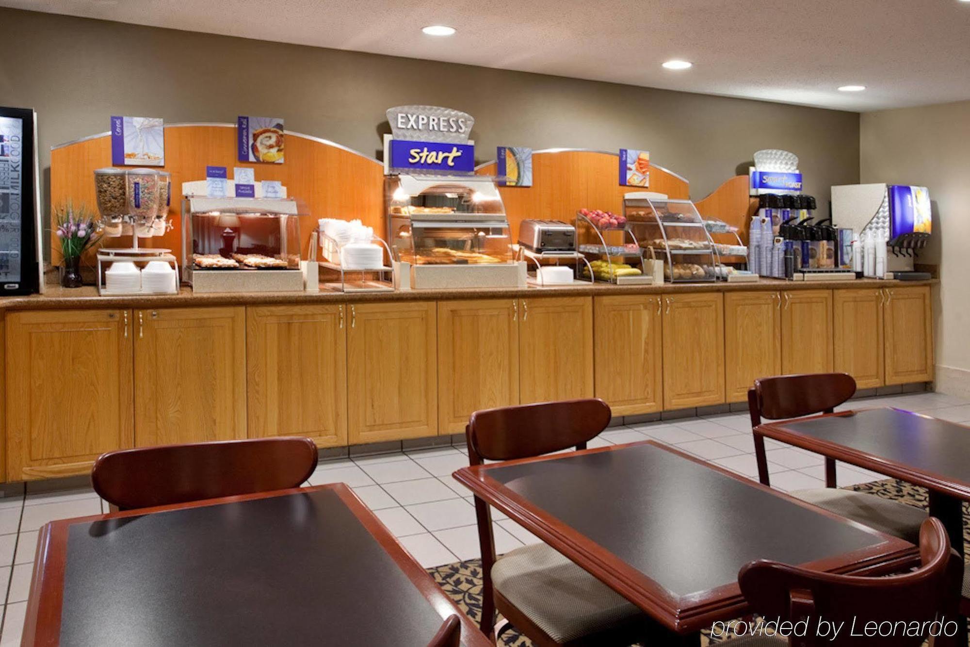 Holiday Inn Express Detroit-Warren/General Motors Technology Center By Ihg Restaurant photo