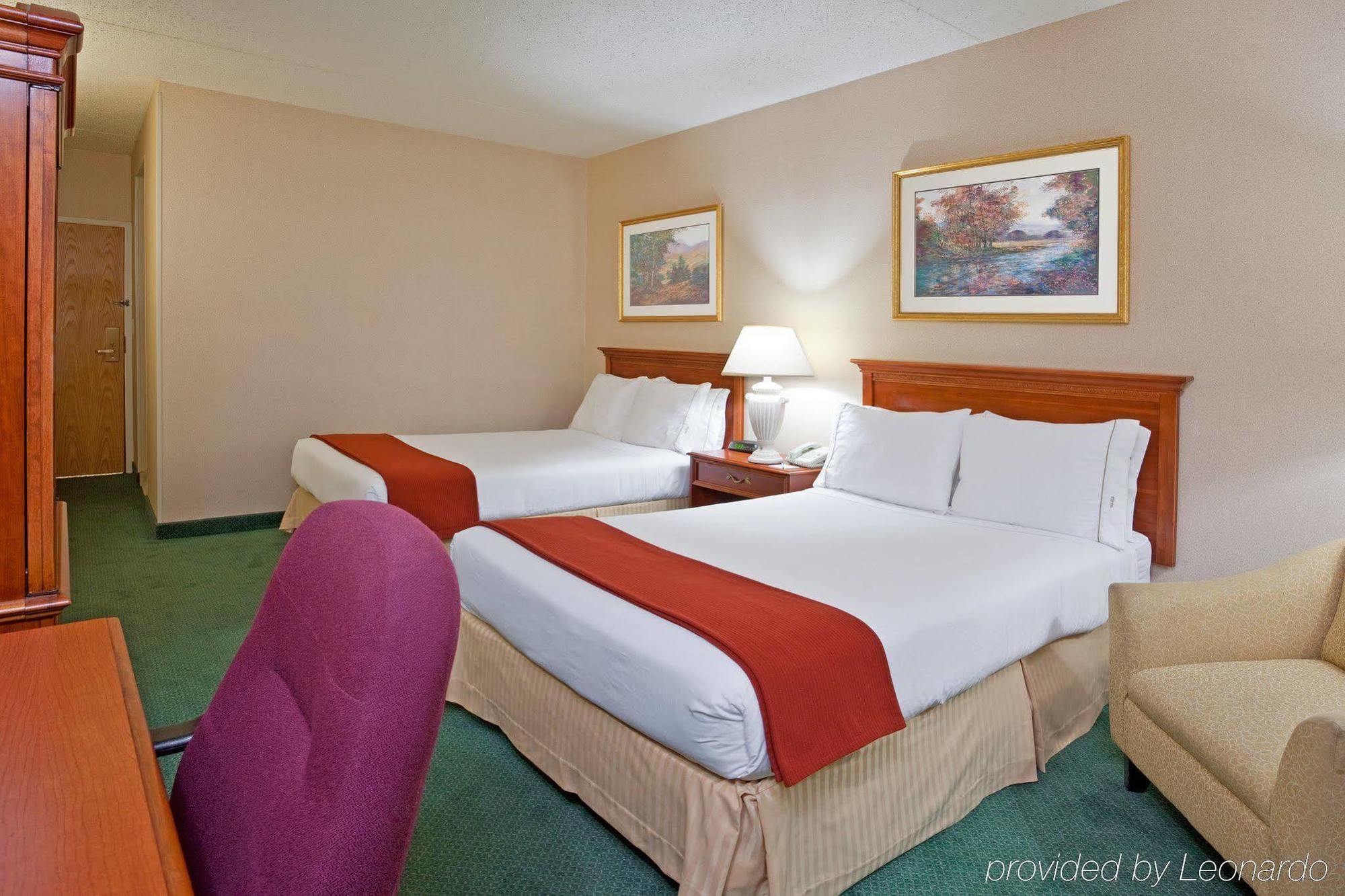 Holiday Inn Express Detroit-Warren/General Motors Technology Center By Ihg Exterior photo